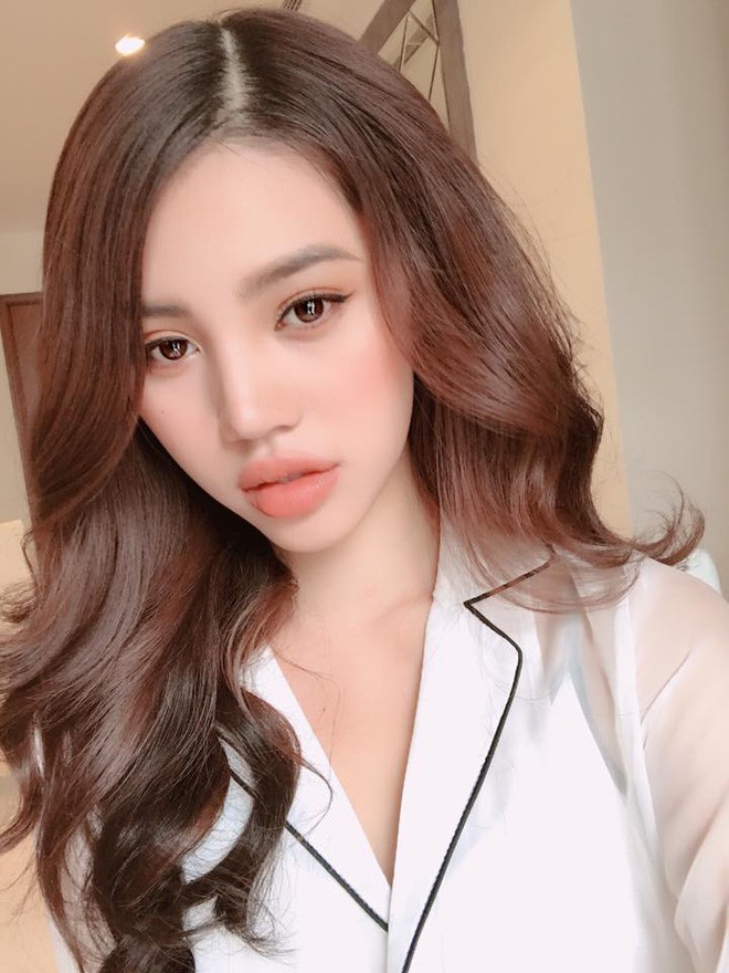 Tiểu thư hội con nhà giàu Việt than thở cũng xa xỉ hơn người: Ngồi giữa núi đồ hiệu vẫn lo không có đồ diện Tết - Ảnh 1.