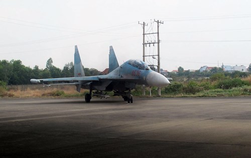 Su-30MK2 Việt Nam đeo tên lửa R-27 và pod tác chiến điện tử trực chiến - Ảnh 3.
