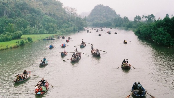 Điểm danh những lễ hội không thể bỏ qua ở miền Bắc mỗi dịp xuân về - Ảnh 2.