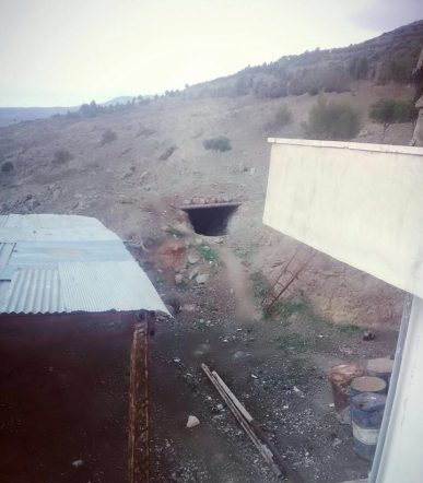 Tiến công thắng lợi, FSA bất ngờ phát hiện người Kurd đào hầm thông thẳng sang Thổ Nhĩ Kỳ - Ảnh 3.