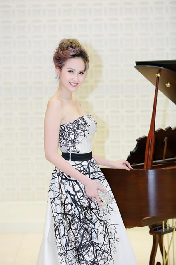 Đọ vẻ nóng bỏng của các hoa hậu, á hậu Việt tuổi Tuất - Ảnh 12. Đọ vẻ nóng bỏng của các hoa hậu, á hậu Việt tuổi Tuất - Ảnh 12.