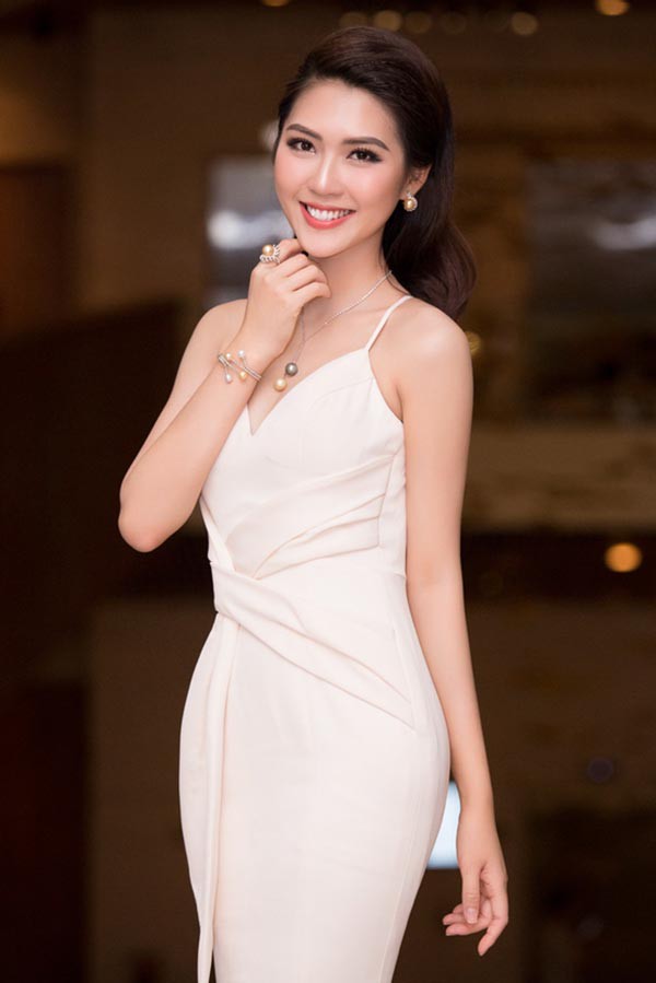 Đọ vẻ nóng bỏng của các hoa hậu, á hậu Việt tuổi Tuất - Ảnh 13. Đọ vẻ nóng bỏng của các hoa hậu, á hậu Việt tuổi Tuất - Ảnh 13.