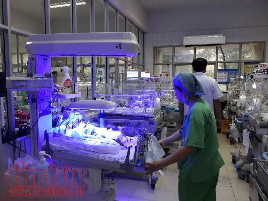 Đột nhập bệnh viện Phụ sản Trung ương ngày rét đậm, xem các bác sĩ giữ ấm cho trẻ sơ sinh - Ảnh 1.