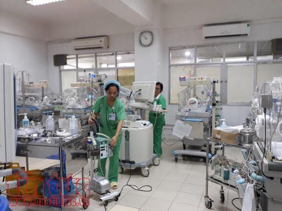 Đột nhập bệnh viện Phụ sản Trung ương ngày rét đậm, xem các bác sĩ giữ ấm cho trẻ sơ sinh - Ảnh 3.