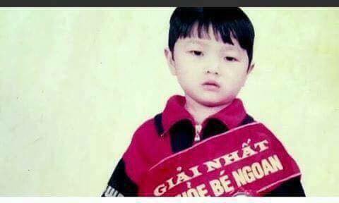 Thêm hình ảnh ngày bé cực đáng yêu của đội trưởng Trường Híp khiến fan nữ thích mê - Ảnh 3. Thêm hình ảnh ngày bé cực đáng yêu của đội trưởng Trường Híp khiến fan nữ thích mê - Ảnh 3.