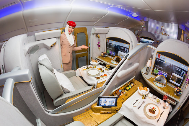 Chuyện nghề giờ mới kể của tiếp viên hãng hàng không Emirates sang chảnh bậc nhất Dubai - Ảnh 1.