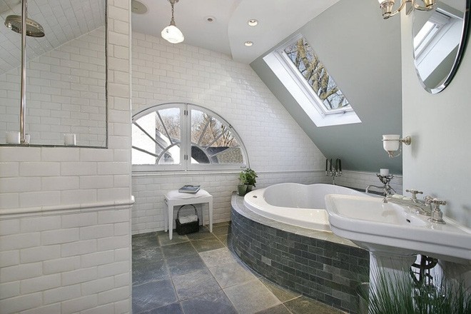 Nhà mà có tầng gác mái thì nhất định phải thiết kế căn phòng tắm như thế này - Ảnh 8.
