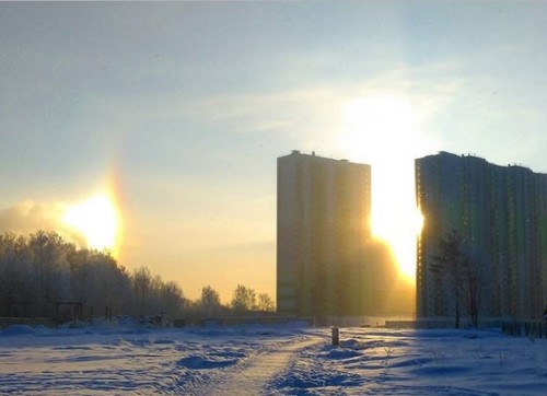 Hiện tượng 3 mặt trời xuất hiện ở St Petersburg - Ảnh 2.