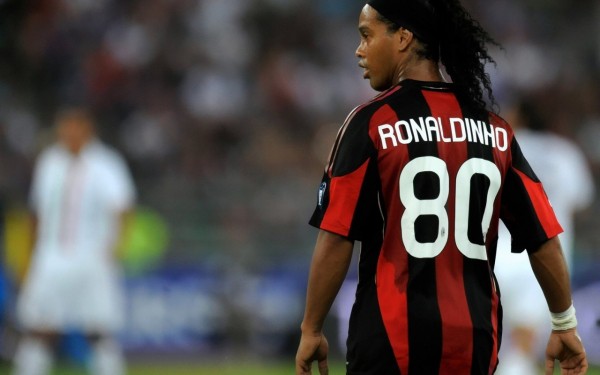 Ronaldinho: Những khoảnh khắc thiên tài và thác loạn tại AC Milan - Ảnh 5.