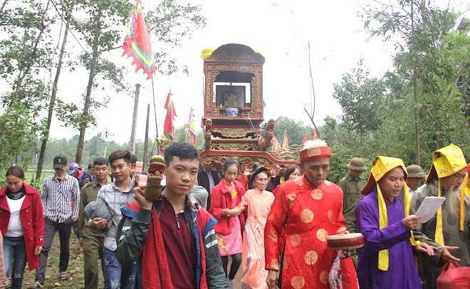 Ngắm bảo vật voi bằng vàng của vua Hàm Nghi ban tặng - Ảnh 2.