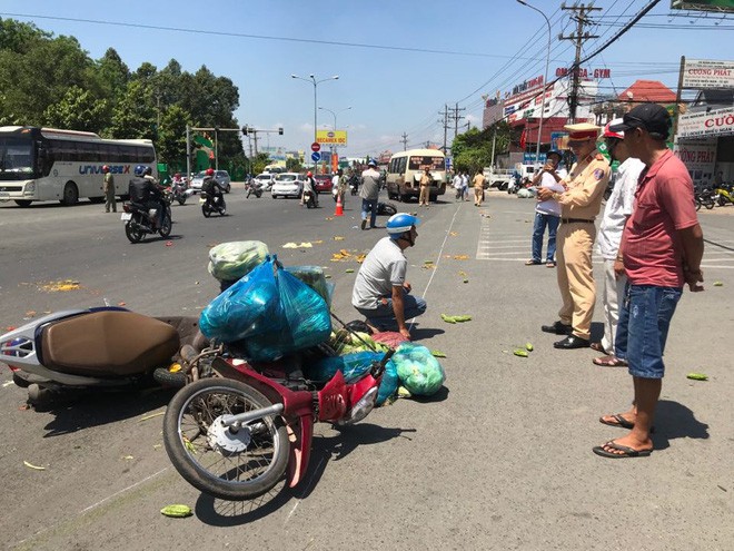 Hiện trường vụ tai nạn giao thông ở Bình Dương.