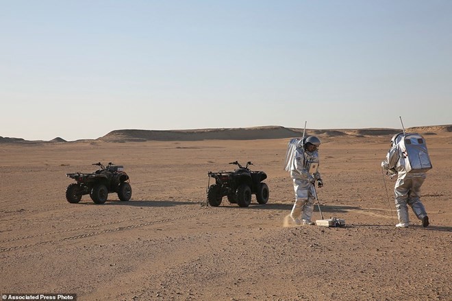 NASA mô phỏng con người sống trên sao Hỏa ở sa mạc hơn 50 độ C - Ảnh 1.