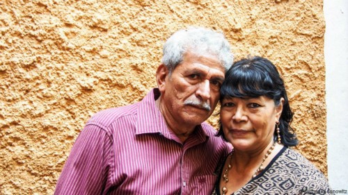 Nơi một nụ hôn được đổi bằng 15 năm may mắn ở Mexico - Ảnh 1.