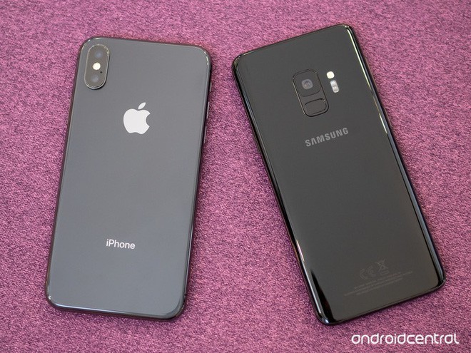Đến hẹn lại lên, Samsung lại đá đểu Apple trong lễ ra mắt Galaxy S9: Chê iPhone X có tai thỏ, bỏ cảm biến vân tay - Ảnh 2.
