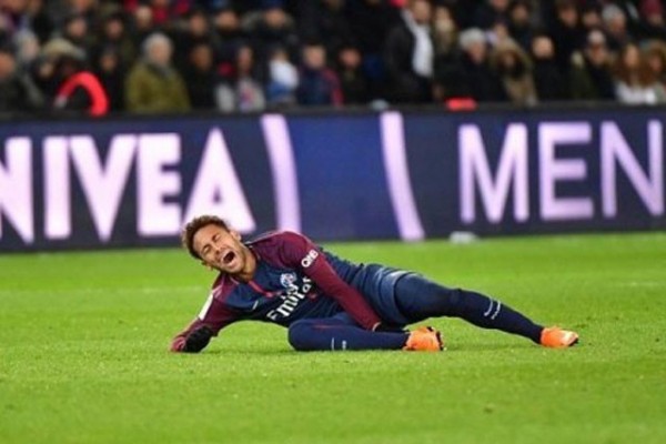 Neymar dính chấn thương ‘khó đỡ’, nguy cơ vắng mặt trong trận gặp Real - Ảnh 2.