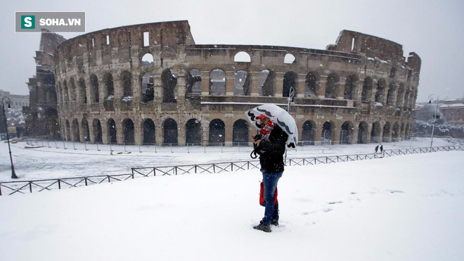 “Thành phố Vĩnh cửu” Rome bỗng hóa trắng xóa sau trận tuyết kỷ lục - Ảnh 4.