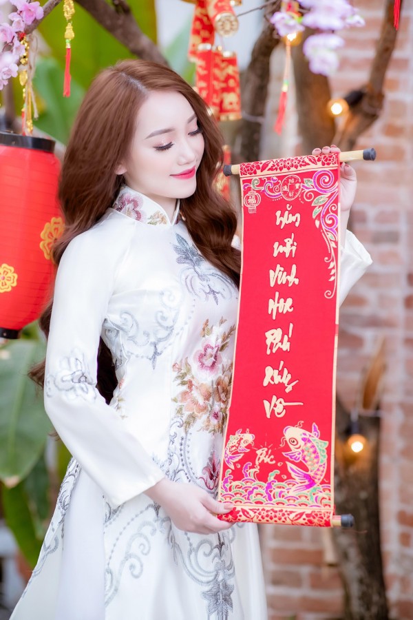 Ngắm thần thái bạn gái Vũ Văn Thanh mặc áo dài ‘đẹp như tiên nữ’ - Ảnh 3.