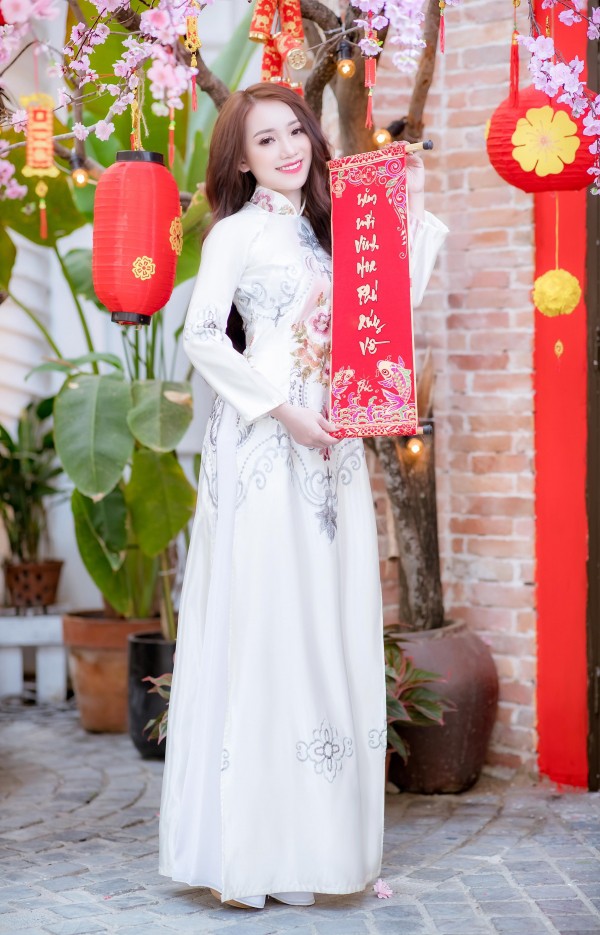 Ngắm thần thái bạn gái Vũ Văn Thanh mặc áo dài ‘đẹp như tiên nữ’ - Ảnh 5.