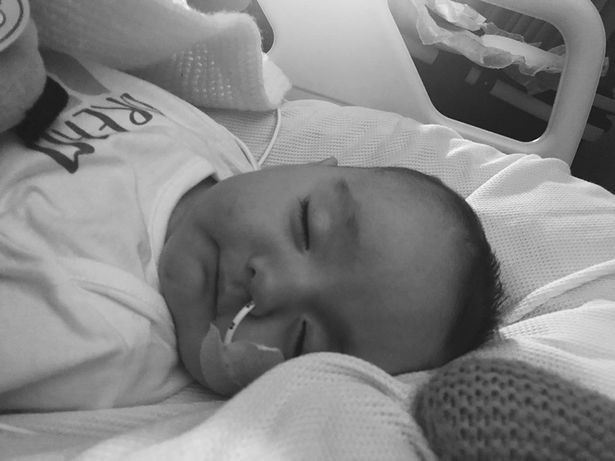Đứa bé vừa ra đời khóc vài giây đã ngừng thở, bố mẹ sững sờ nhìn con mềm nhũn, phải vào phòng chăm sóc đặc biệt - Ảnh 6.