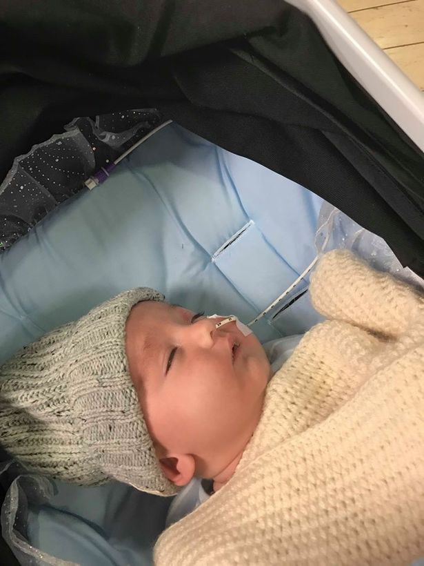 Đứa bé vừa ra đời khóc vài giây đã ngừng thở, bố mẹ sững sờ nhìn con mềm nhũn, phải vào phòng chăm sóc đặc biệt - Ảnh 7.