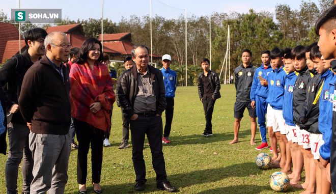 Hóa ra, kỳ tích lớn nhất bầu Đức tặng Công Phượng đâu phải là HCB U23 châu Á - Ảnh 4.