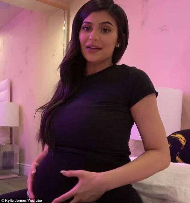 Kylie Jenner đã sinh con gái, chia sẻ video đầy cảm xúc về em bé và quá trình mang thai - Ảnh 3.