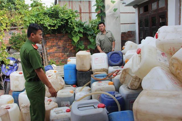  Nước mắm đểu giá 7.000đ/lít  - Ảnh 3.