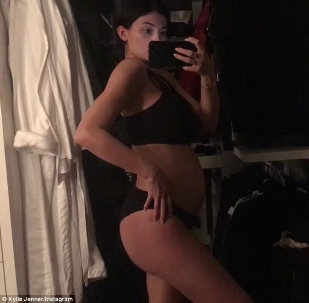 Không hổ danh hot girl số 1 thế giới, Kylie Jenner bụng bầu vượt mặt vẫn đẹp và sang đến lạ - Ảnh 10.