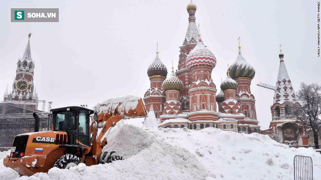 Tận mắt chứng kiến những hình ảnh khắc nghiệt từ trận tuyết rơi kỷ lục tại Moscow - Ảnh 1.