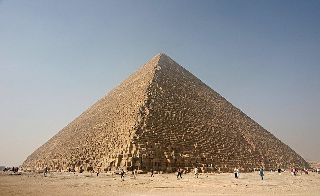 Nhờ vật lý, ta đã biết cách người Ai Cập cổ đại xây kim tự tháp Giza - kỳ quan thế giới như thế nào - Ảnh 1.
