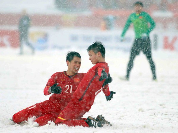 CẬP NHẬT sáng 7/2: Quang Hải được đề cử Cầu thủ trẻ hay nhất khu vực. De Gea ra yêu sách để ký hợp đồng mới - Ảnh 1.