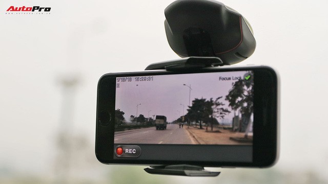 Biến điện thoại thành camera hành trình đa năng trong ô tô - Ảnh 1.