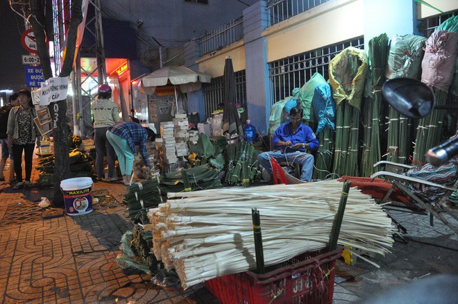  Phiên chợ lá dong gần gũi, thân thương mỗi khi Tết đến ở Sài Gòn - Ảnh 7.