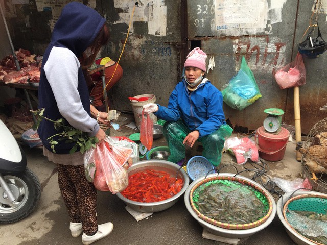  Thị trường sôi động ngày ông Công ông Táo về trời  - Ảnh 2.