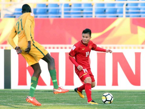 Tuyển thủ U23 Việt Nam gửi tiền thưởng về cho gia đình - Ảnh 1.