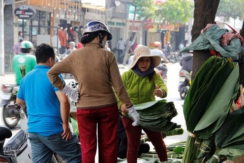 Chợ lá dong nửa thế kỷ ở Sài Gòn nhộn nhịp ngày giáp Tết - Ảnh 1.