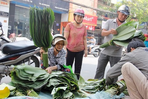 Chợ lá dong nửa thế kỷ ở Sài Gòn nhộn nhịp ngày giáp Tết - Ảnh 13.