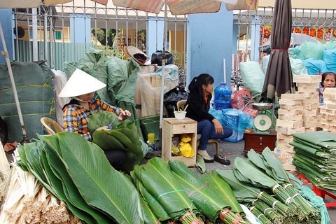 Chợ lá dong nửa thế kỷ ở Sài Gòn nhộn nhịp ngày giáp Tết - Ảnh 4.