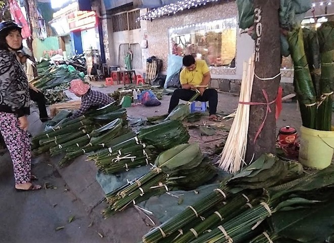 Chợ lá dong gần 50 tuổi nhộn nhịp ở Sài Gòn