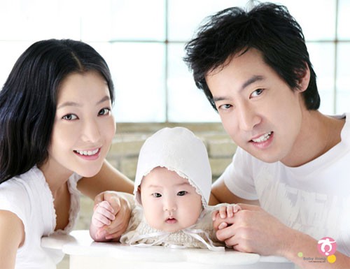 “Đệ nhất mỹ nhân Hàn” Kim Hee Sun: 10 năm hôn nhân viên mãn và chuyện từng muốn bỏ xứ ra đi vì con - Ảnh 11.