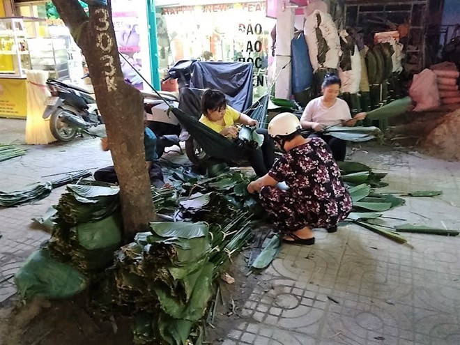 Chợ lá dong gần 50 tuổi nhộn nhịp ở Sài Gòn - Ảnh 11.