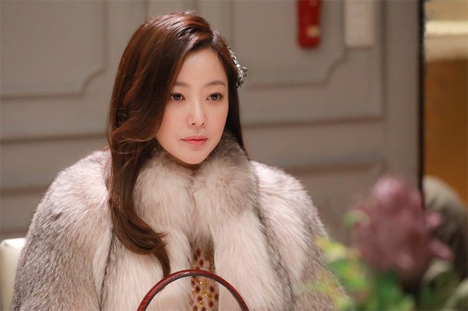 “Đệ nhất mỹ nhân Hàn” Kim Hee Sun: 10 năm hôn nhân viên mãn và chuyện từng muốn bỏ xứ ra đi vì con - Ảnh 4.