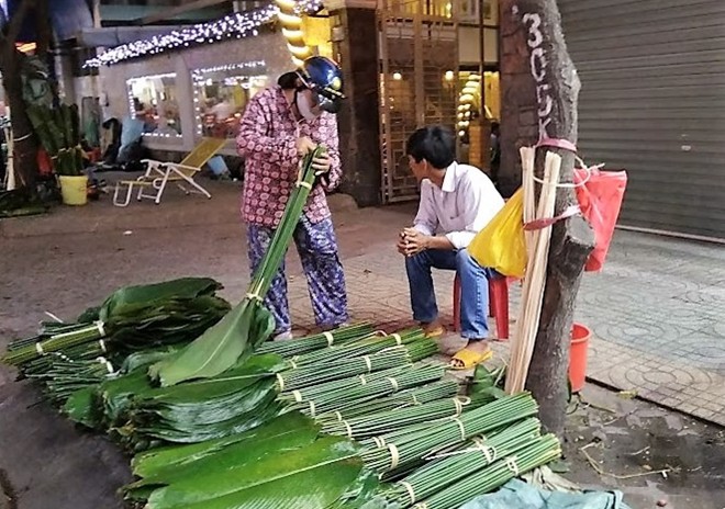 Chợ lá dong gần 50 tuổi nhộn nhịp ở Sài Gòn - Ảnh 4.