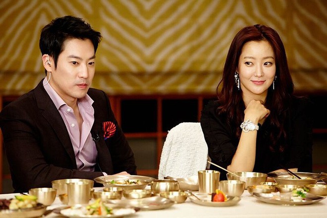 “Đệ nhất mỹ nhân Hàn” Kim Hee Sun: 10 năm hôn nhân viên mãn và chuyện từng muốn bỏ xứ ra đi vì con - Ảnh 8.