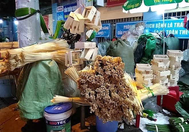 Chợ lá dong gần 50 tuổi nhộn nhịp ở Sài Gòn - Ảnh 10.