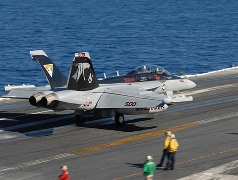 Lí do EA-18G là máy bay tác chiến điện tử mạnh nhất của Mỹ - Ảnh 1.