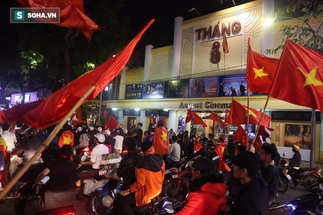 Chiến thắng của U23 Việt Nam: Những khoảnh khắc khiến nhiều người nức lòng - Ảnh 1.
