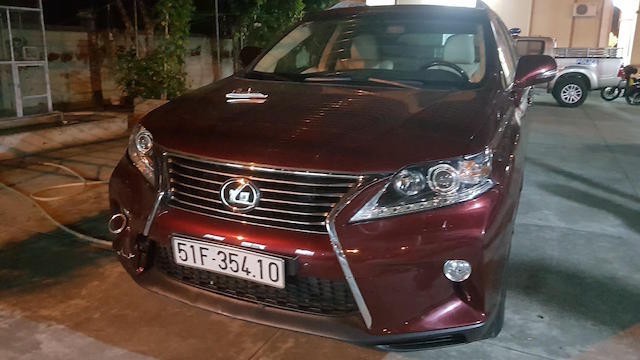 Khởi tố người đàn ông “lái nhầm” Lexus RX350 của vợ cũ - Ảnh 1.