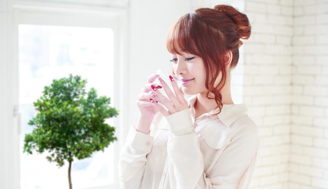 Phụ nữ Nhật có làn da đẹp hoàn mỹ là nhờ uống đúng loại nước này vào mỗi sáng khi thức dậy - Ảnh 2.