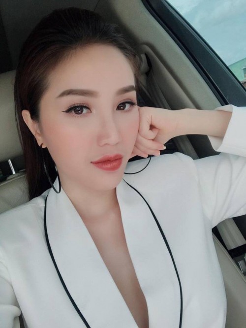 Nối bước Kỳ Duyên, sau khi bơm môi Bảo Thy ngày càng hở bạo và liên tục khoe hàng hiệu - Ảnh 13.